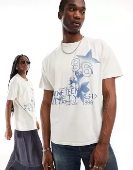 Reclaimed Vintage — белая футболка унисекс с графикой в студенческом стиле с эффектом спрея