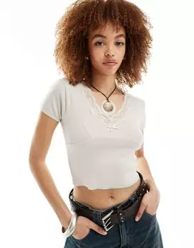 Reclaimed Vintage - Короткая балетная футболка серо-бежевого цвета с кружевом