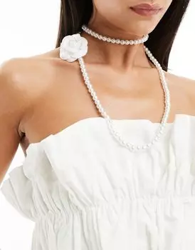 Reclaimed Vintage – многослойное жемчужное колье с белой розой