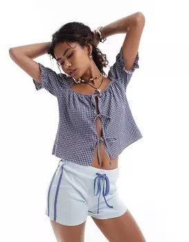 Reclaimed Vintage — топ из клетчатой ткани с завязкой спереди