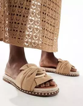 River Island – бежевые сандалии на плоской подошве с перекрестной крест-накрест