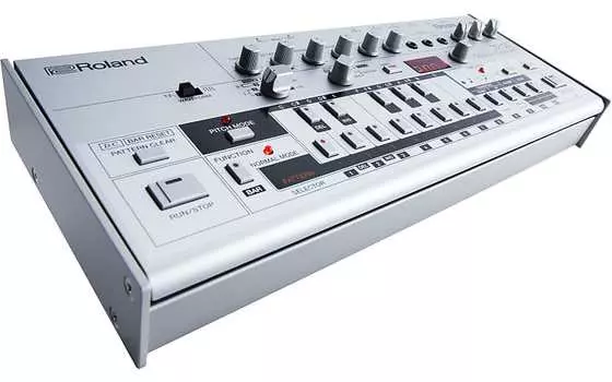 Roland TB-03 Bass Line: классический звук TB-303 у вас на ладони