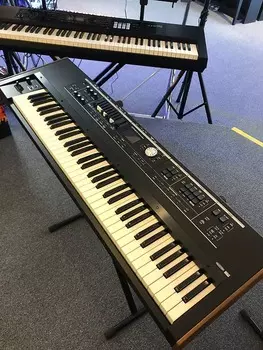 Roland V-Combo VR-730 73-клавишный клавишный инструмент для живых выступлений V-Combo VR-730 73-Note Live Performance Keyboard