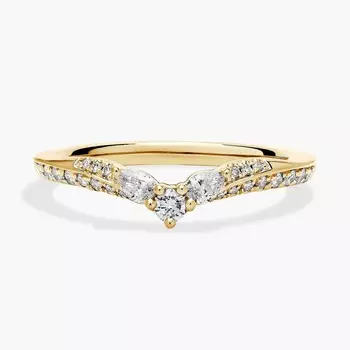 Романтичное кольцо с бриллиантовым паве в форме крылатой груши из 18-каратного желтого золота (1/3 карата). Blue Nile