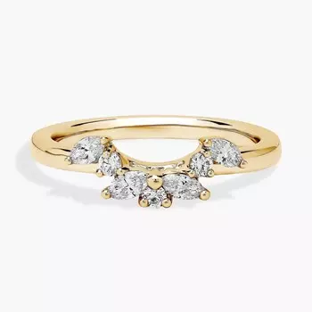 Романтичное кольцо с изогнутым полугало-бриллиантом огранки «маркиз» из 14-каратного желтого золота (1/3 карата). Blue Nile