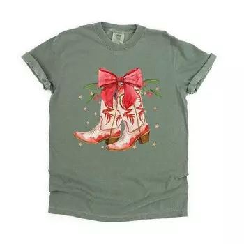 Рождественские сапоги «Кокетка-ковбой» Футболки, окрашенные в одежде Simply Sage Market, цвет Moss