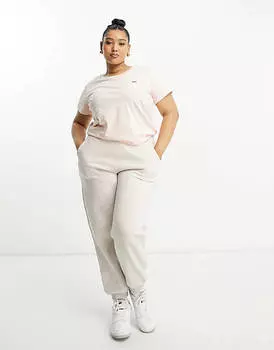 Розовая футболка Levi's Plus Perfect
