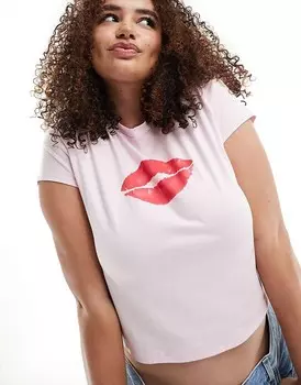 Розовая футболка с красным поцелуем ASOS DESIGN Curve