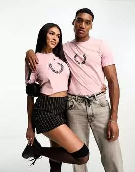 Розовая футболка унисекс с изображением лаврового венка Fred Perry