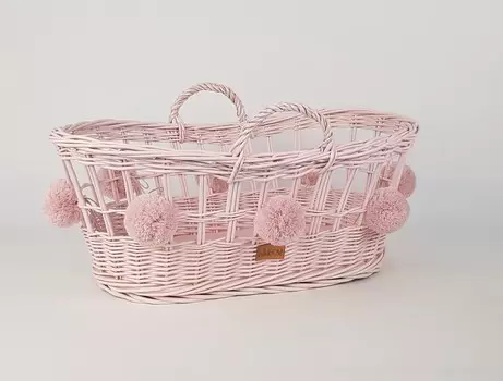 Розовая корзина Моисей для кукол с помпонами. WikliBOX