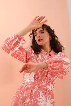 Розово-белое хлопковое платье из 100 % хлопка с детским воротником и воздушными рукавами и узором ALL DAY