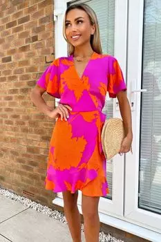 Розовое мини-платье с короткими рукавами и рюшой внизу с цветочным мотивом AX Paris, розовый