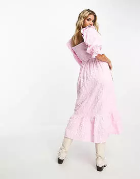 Розовое платье миди с фактурной присборкой и оборками на плечах Miss Selfridge
