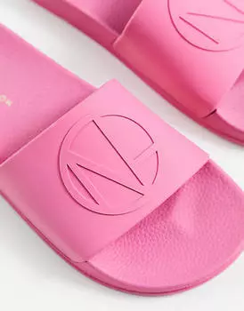 Розовые шлепанцы с монограммой New Look