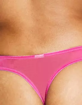 Розовые стринги с v-образным вырезом и кружевом Ivory Rose