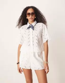 Рубашка ASOS DESIGN белого цвета с геометрическим узором бродери от компании