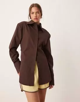Рубашка ASOS DESIGN с подплечниками и завязками на спине шоколадного цвета