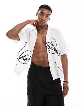 Рубашка Bershka белого цвета с цветочной вышивкой