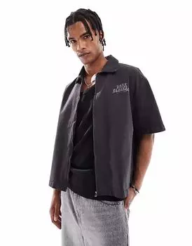 Рубашка Bershka с принтом спереди и застежкой-молнией черного цвета