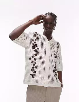 Рубашка цвета экрю от Topman с цветочной вышивкой и воротником с лацканами, связанными крючком