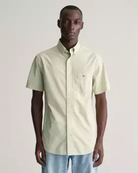 Рубашка Gant с короткими рукавами "Regular Fit Poplin Shirt, легкая, износостойкая, нетребовательная в уходе", с небольшой вышивкой логотипа на нагрудном кармане, цвет Milky Matcha
