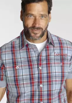 Рубашка Man's World с коротким рукавом и небольшим принтом на груди, цвет Rot-Blau-Weiss- Kariert