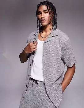 Рубашка-плиссе River Island с воротничком Revere, серый узор
