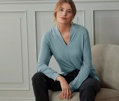 Рубашка с длинными рукавами и V-образным вырезом Tchibo, дымчатый синий