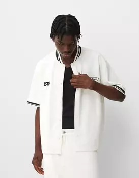 Рубашка с коротким рукавом, вышивкой и ребристым воротником Bershka, белый