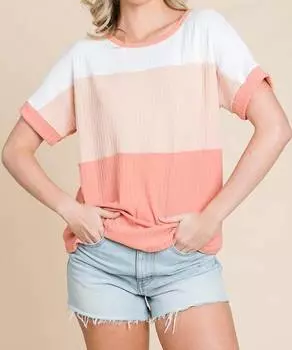 Рубашка с круглым вырезом и короткими рукавами, прошитая резинкой, с широкими полосками, персикового цвета BOMBOM