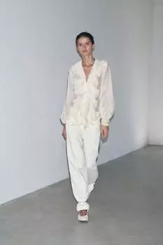 Рубашка с оборками ZARA, экрю