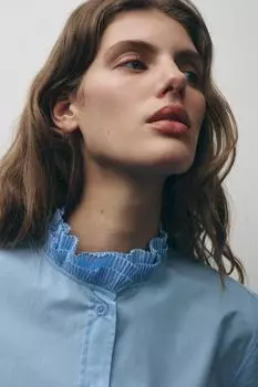 Рубашка с оборками ZARA, светло-синий