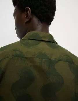 Рубашка с волнистым принтом и кубинским воротником из льна Marks & Spencer, хаки