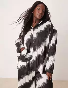 Рубашка свободного кроя ASOS DESIGN Curve с плиссировкой и монохромным принтом