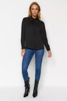 Рубашка Trendyol с черным галстуком