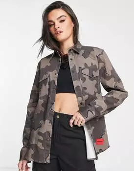 Рубашка унисекс оверсайз с камуфляжным принтом HUGO цвета хаки