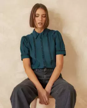 Рубашка женская классический воротник короткий рукав Indi & Cold, темно-синий