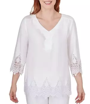 Руби Роуд. Топ миниатюрного размера саржевой вышивкой и V-образным вырезом, рукавами 3/4 и зубчатым краем Ruby Rd., белый