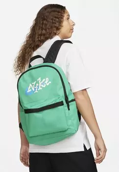 Рюкзак HERITAGE UNISEX Nike Sportswear, цвет stadium green/stadium green/coconut milk