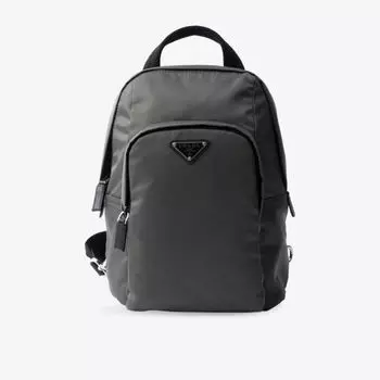 Рюкзак Prada из переработанного нейлона и кожи с логотипом-плашкой, зеленый