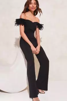 С вырезом Бардо расклешенными штанинами и мотивами из перьев спущенных с плеч Lipsy, черный