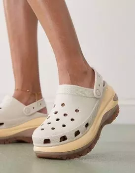 Сабо Crocs Mega Crush в нейтральных тонах