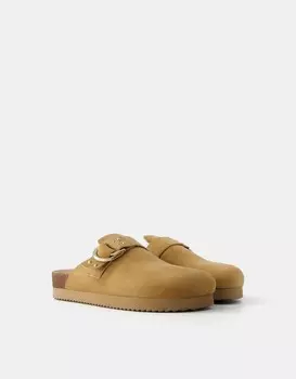 Сабо с пряжками и заклепками Bershka, желтый