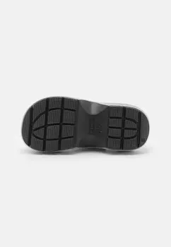 Сабо STOMP METALLIC UNISEX Crocs, серебристого цвета
