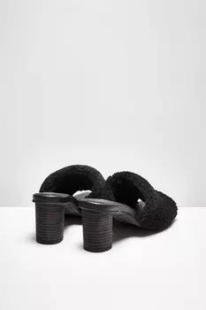 Сайлас Мул в черноватом HUMANOID