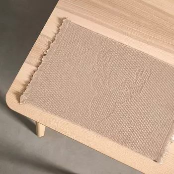 Салфетка на стол рельефным узором из чистого хлопка - Олень Lisola, бежевый