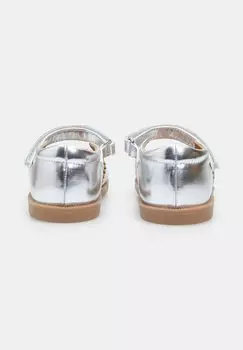 Сандалии Bata, серебро