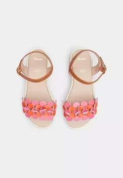 Сандалии Bata, светло-коричневый