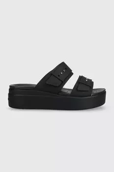 Сандалии Brooklyn на низкой танкетке Crocs, черный
