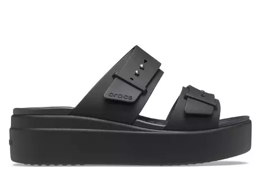 Сандалии Brooklyn на танкетке с пряжкой Lowwdg Crocs, черный